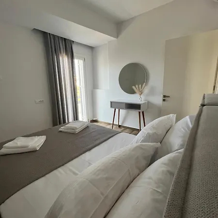 Theros House דירה